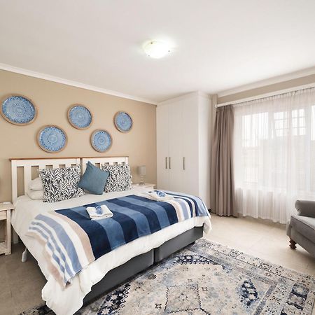 Admirals Lodge Guest House And Brightways Self Catering Apartments Порт-Элизабет Экстерьер фото