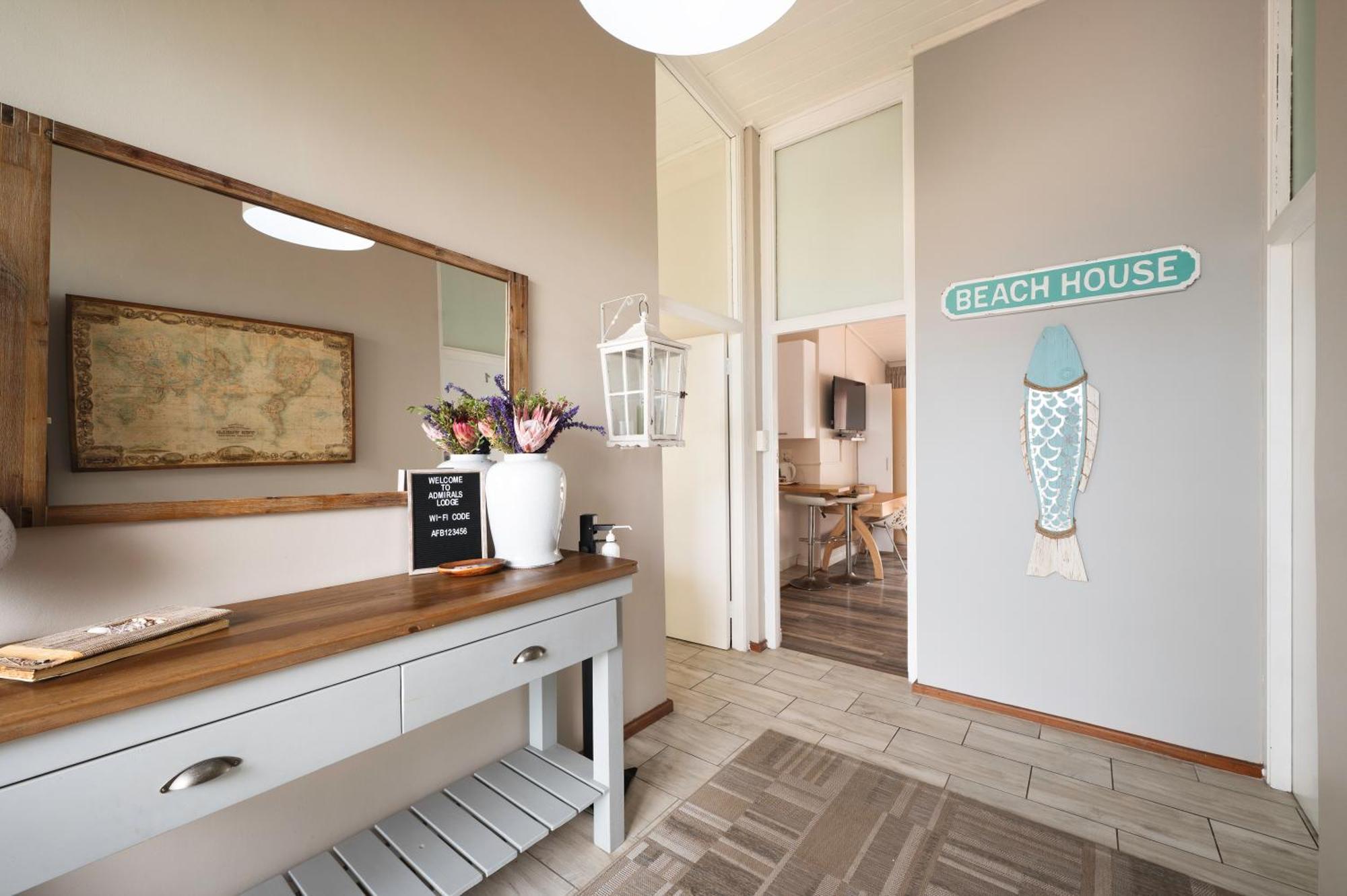 Admirals Lodge Guest House And Brightways Self Catering Apartments Порт-Элизабет Экстерьер фото