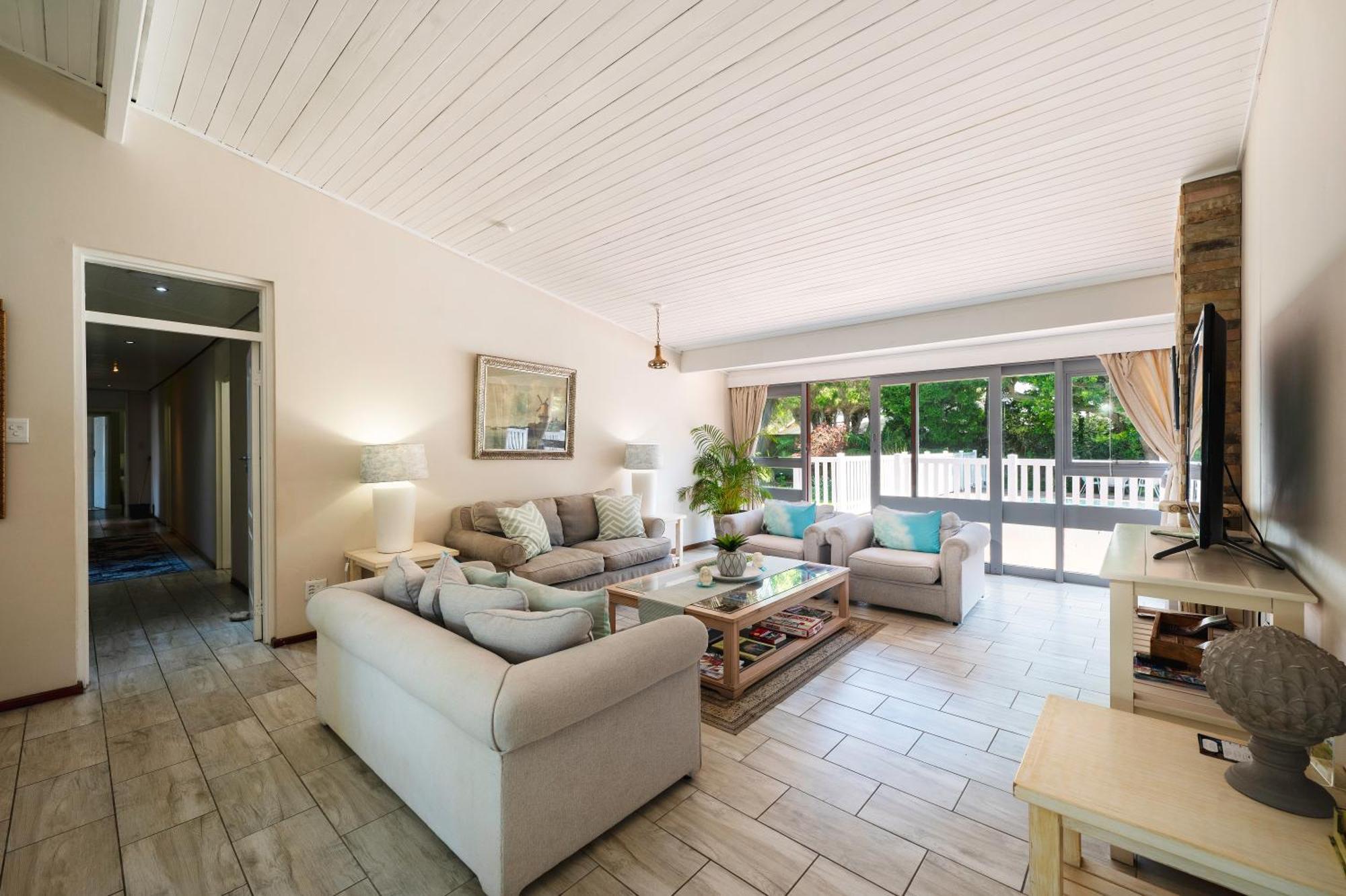Admirals Lodge Guest House And Brightways Self Catering Apartments Порт-Элизабет Экстерьер фото