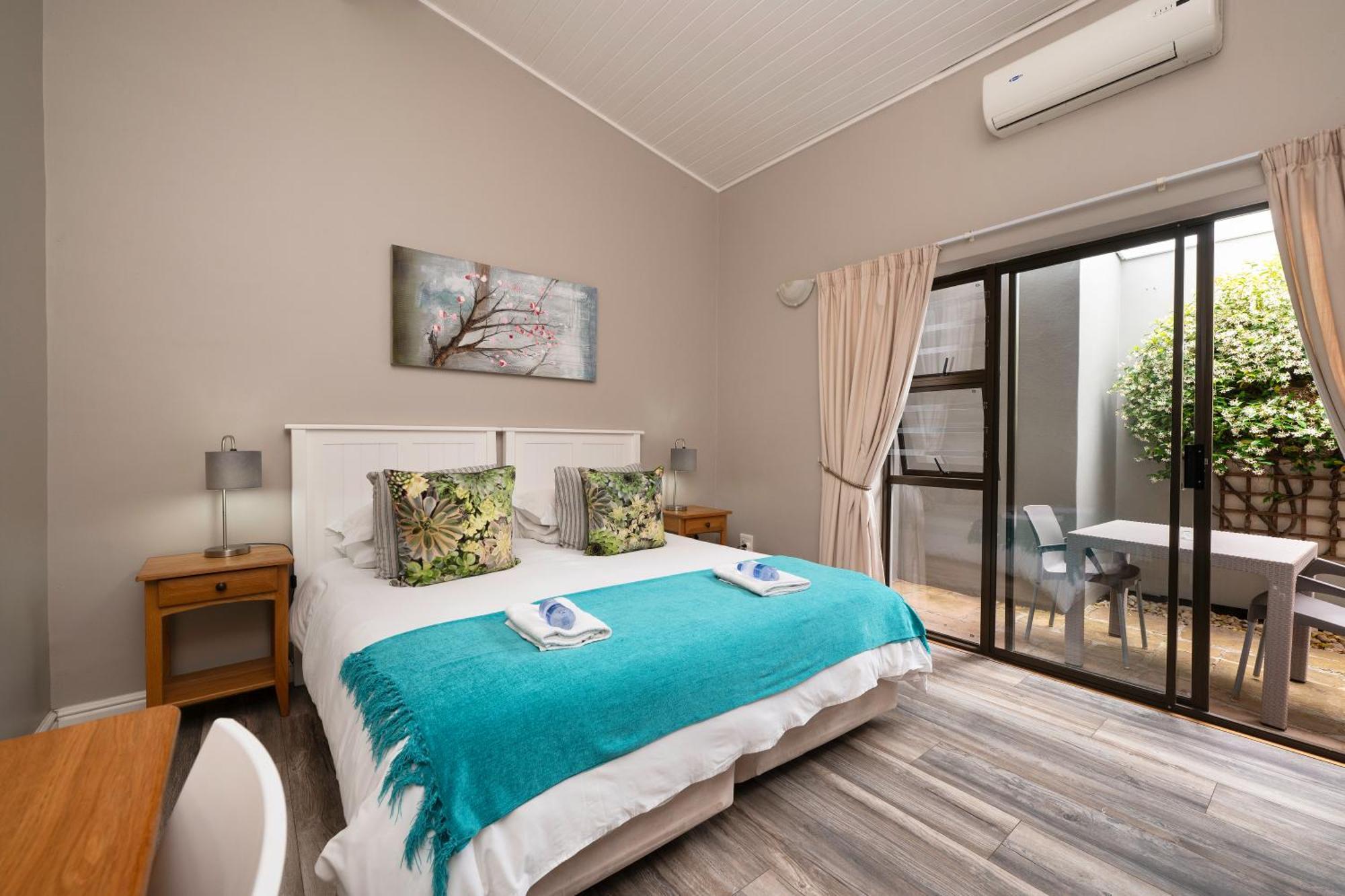 Admirals Lodge Guest House And Brightways Self Catering Apartments Порт-Элизабет Экстерьер фото