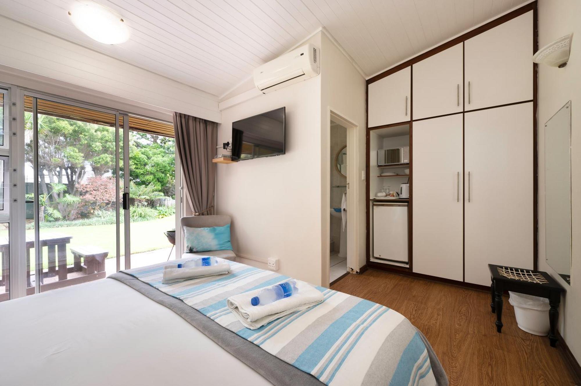 Admirals Lodge Guest House And Brightways Self Catering Apartments Порт-Элизабет Экстерьер фото