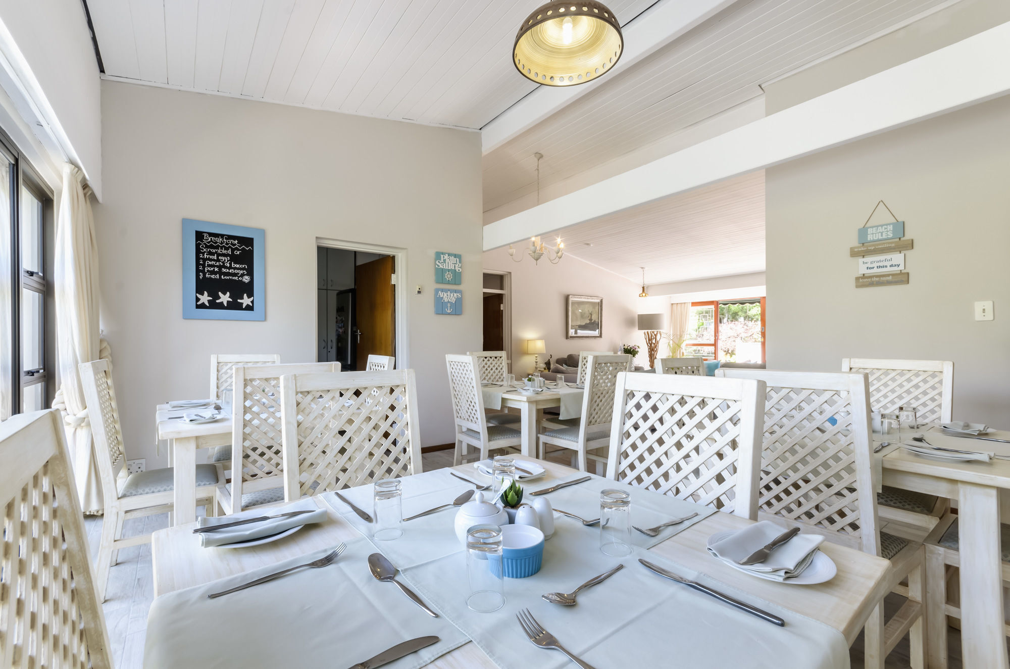 Admirals Lodge Guest House And Brightways Self Catering Apartments Порт-Элизабет Экстерьер фото