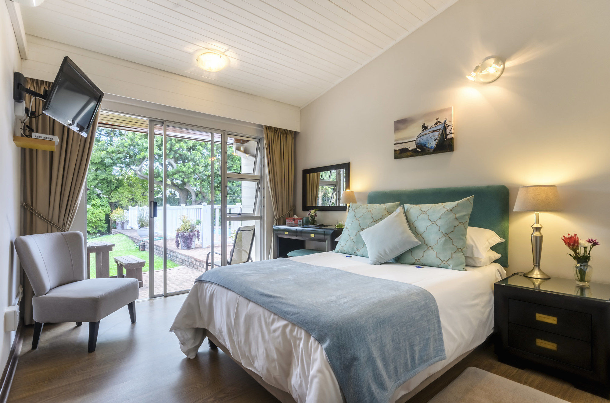 Admirals Lodge Guest House And Brightways Self Catering Apartments Порт-Элизабет Экстерьер фото
