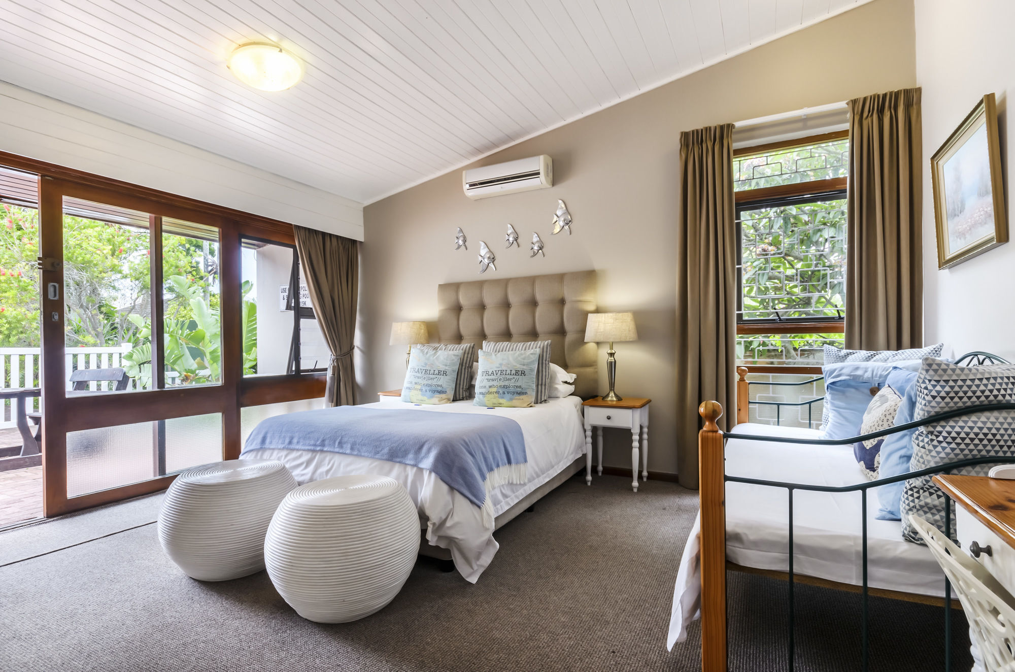 Admirals Lodge Guest House And Brightways Self Catering Apartments Порт-Элизабет Экстерьер фото