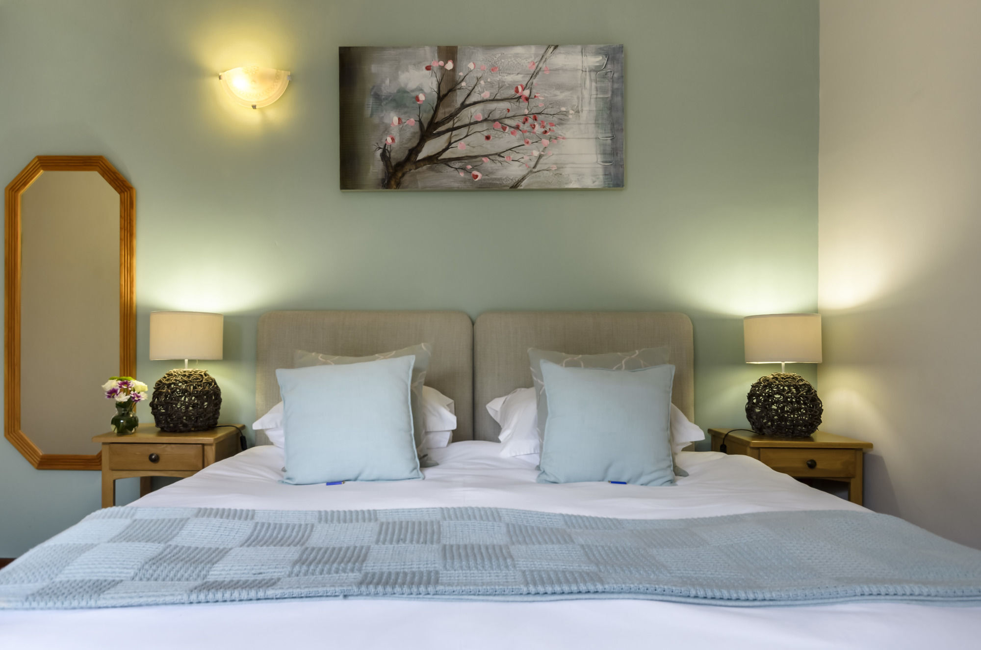 Admirals Lodge Guest House And Brightways Self Catering Apartments Порт-Элизабет Экстерьер фото